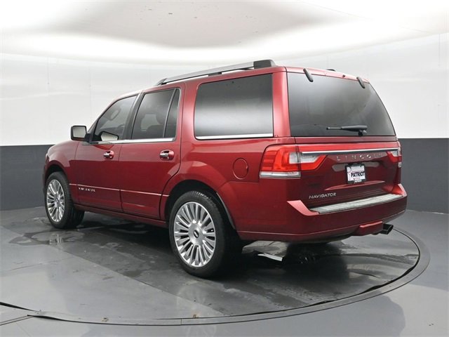 Used 2017 Lincoln Navigator Select image 6