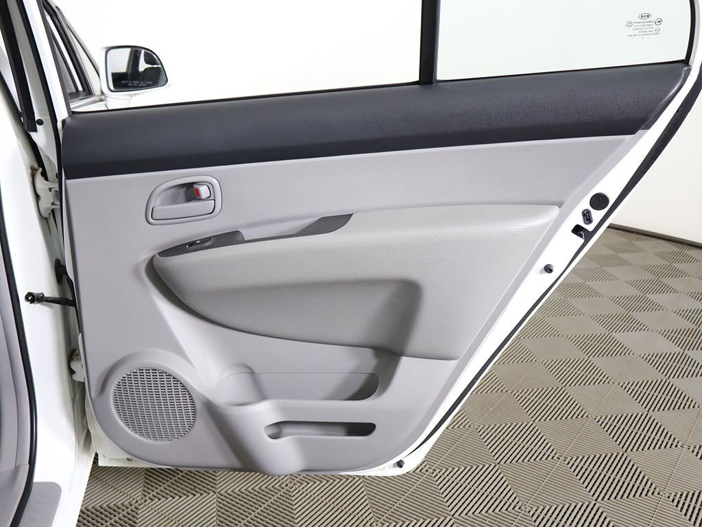 Used 2007 Kia Rondo LX w/ Convenience Pkg image 20