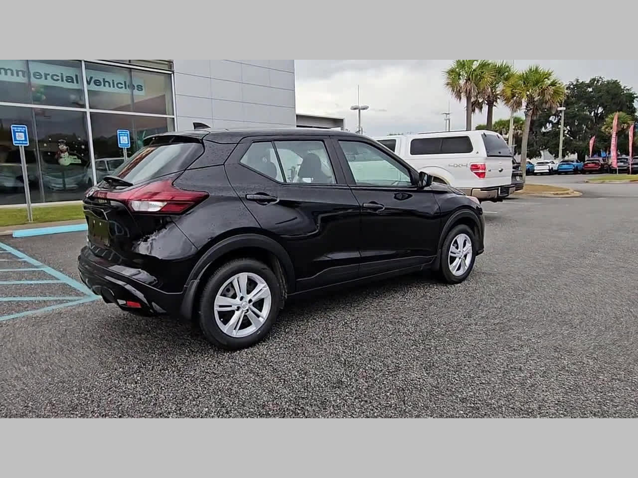 New 2025 Nissan Kicks Play S image 34