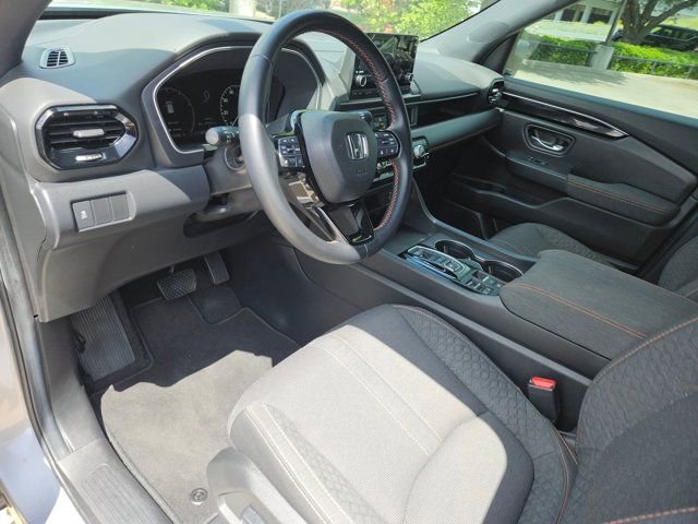 Used 2025 Honda Pilot Sport image 16