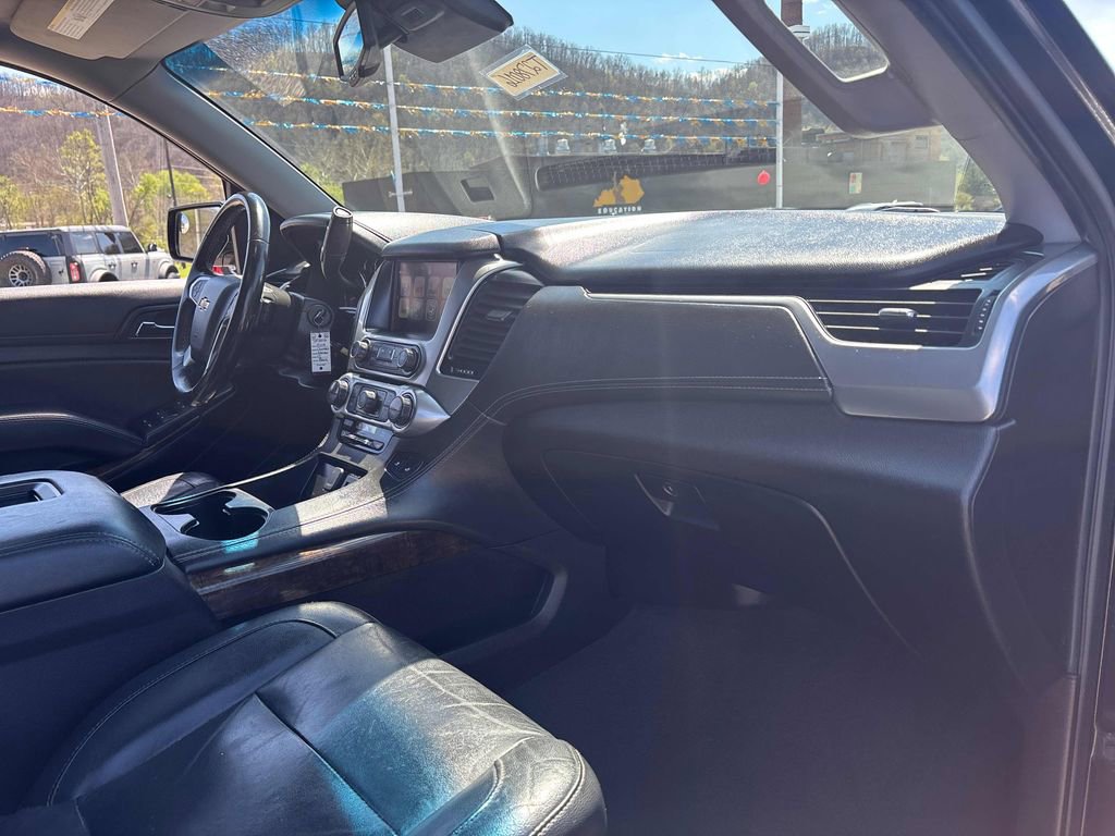 Used 2019 Chevrolet Suburban LT AWD/4WD image 34