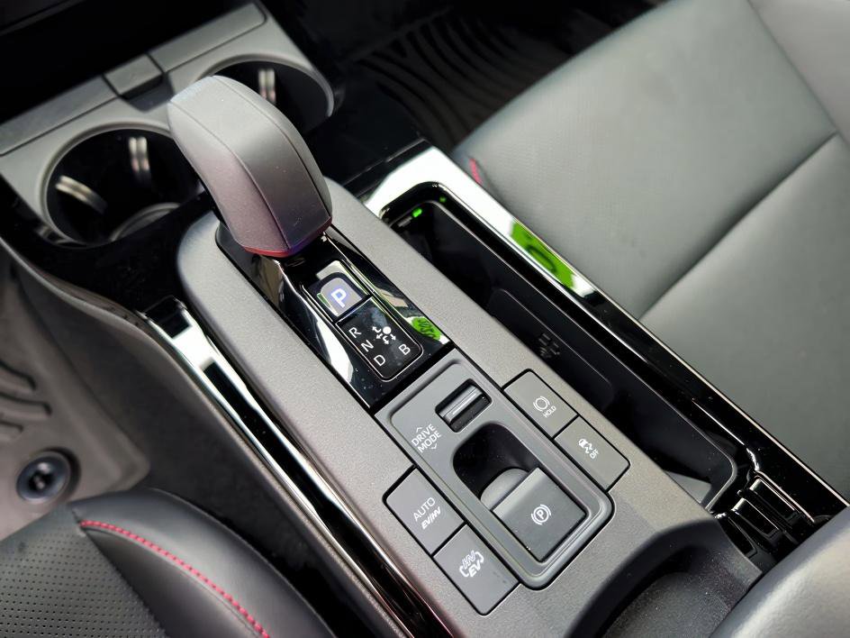 Used 2026 Toyota Prius Plug-In Hybrid image 26