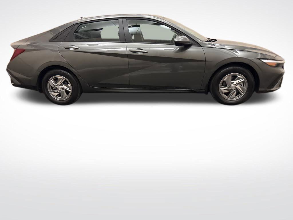 New 2026 Hyundai Elantra SE FWD image 4
