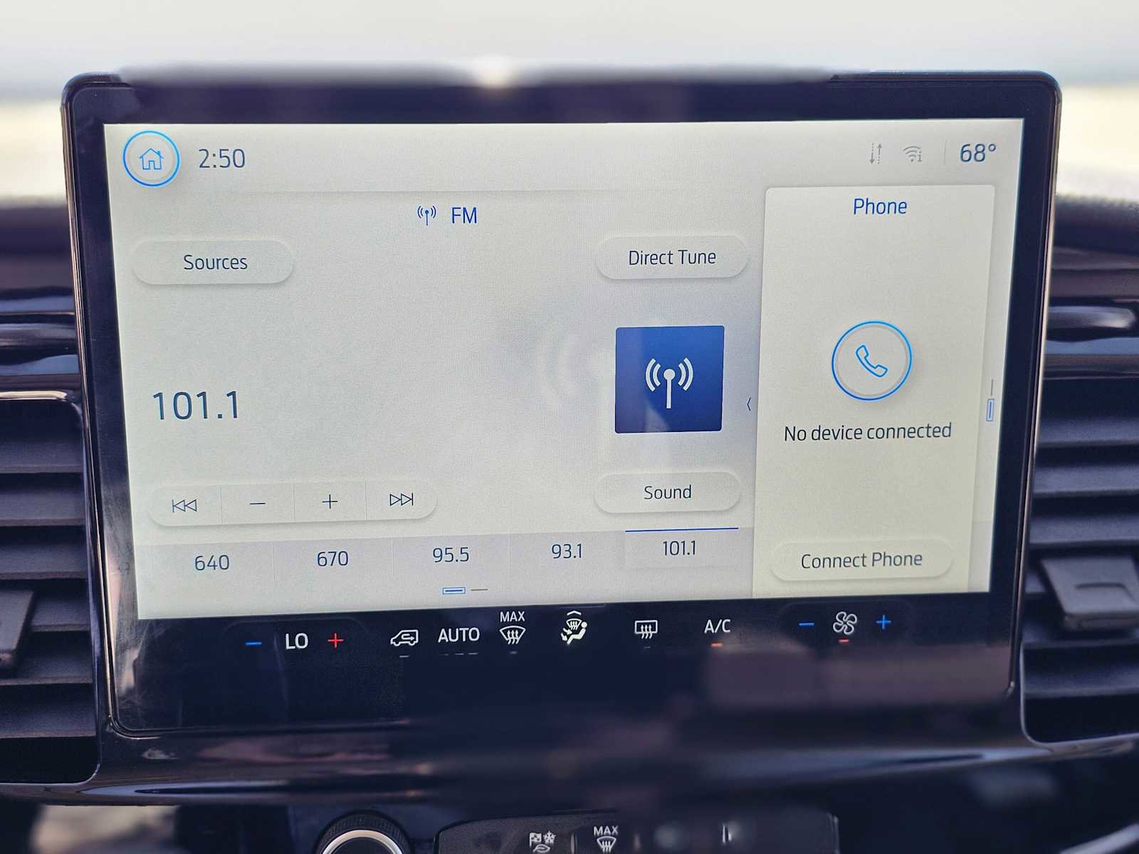 Used 2023 Ford Transit 350 XLT image 27