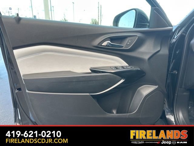 Used 2025 Chevrolet Trax LT w/ LT Convenience Package image 21