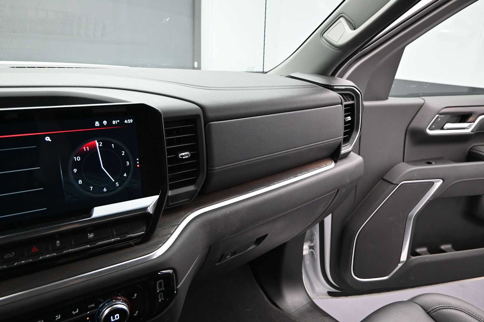 Used 2025 GMC Sierra 1500 SLT AWD/4WD image 26