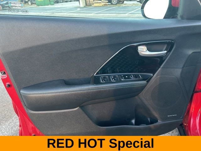 Used 2021 Kia Niro EX Premium w/ Cold Weather Package image 12