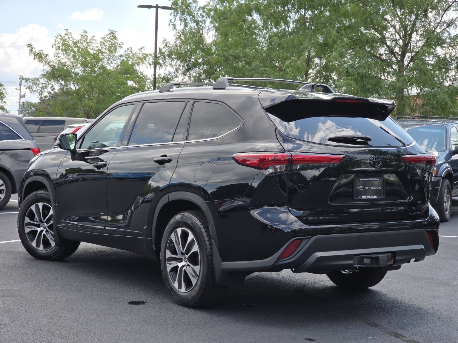 Used 2022 Toyota Highlander XLE AWD/4WD image 24