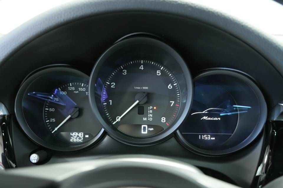 Certified 2025 Porsche Macan AWD/4WD image 14