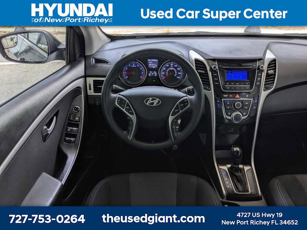 Used 2017 Hyundai Elantra GT image 17