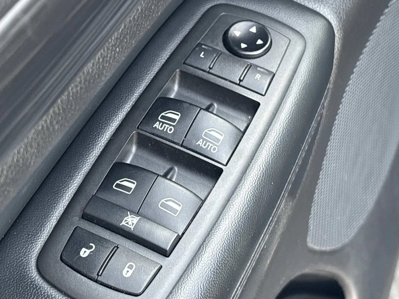 Used 2021 Jeep Grand Cherokee Laredo X AWD/4WD image 29