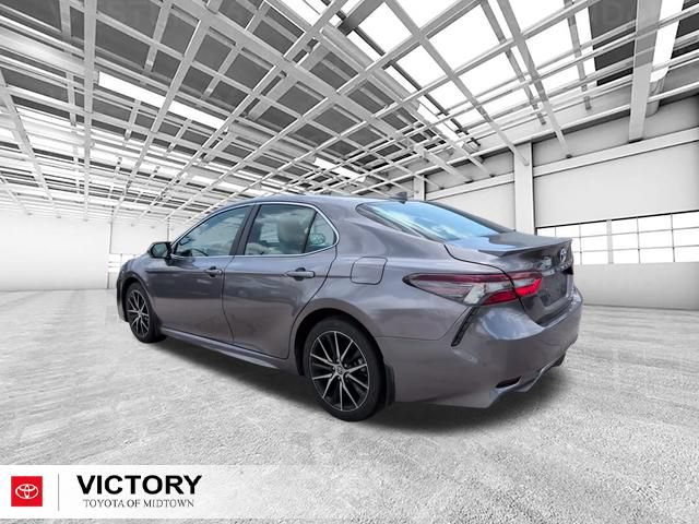 Used 2024 Toyota Camry SE AWD/4WD image 5