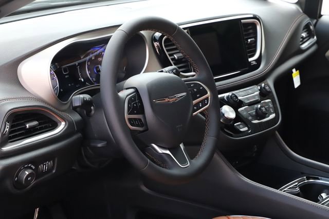 New 2026 Chrysler Pacifica Pinnacle AWD/4WD image 12