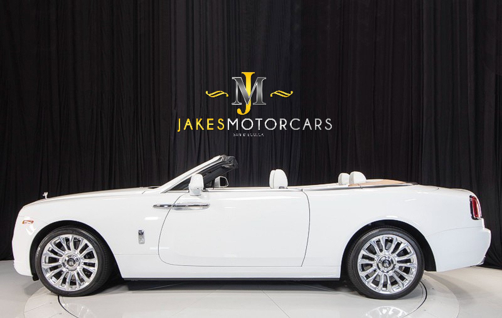 Used 2020 Rolls-Royce Dawn RWD image 2