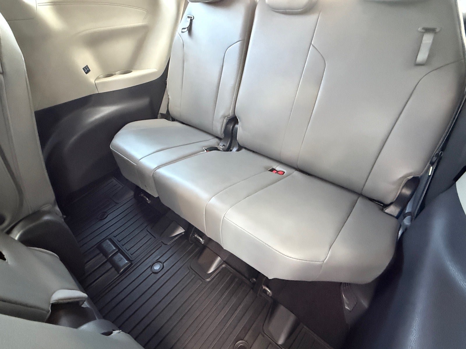 Used 2021 Toyota Sienna XLE FWD image 14
