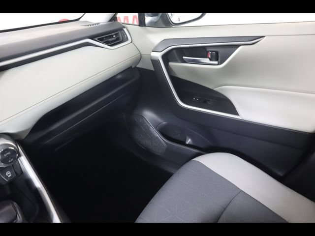 Used 2021 Toyota RAV4 XLE w/ Convenience Package image 20