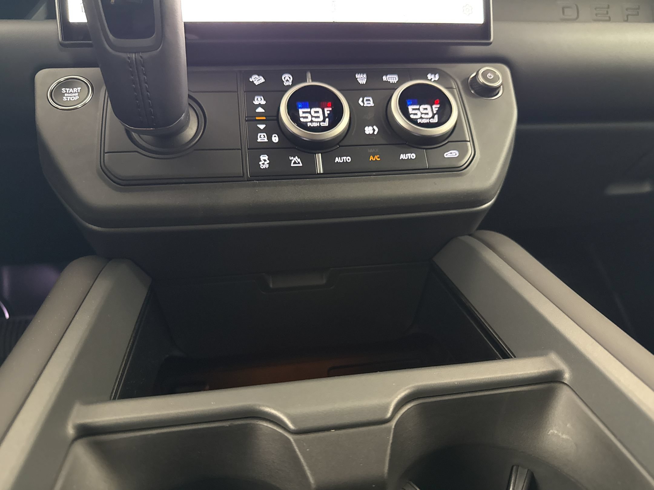 New 2026 Land Rover Defender 110 X-Dynamic SE AWD/4WD image 17