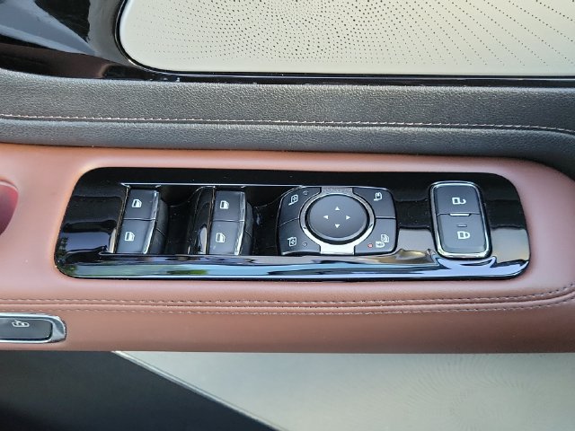 Certified 2025 Lincoln Aviator Reserve w/ Luxury Package RWD image 18
