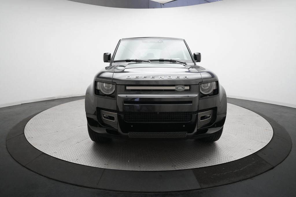 Used 2025 Land Rover Defender 110 X-Dynamic SE AWD/4WD image 11