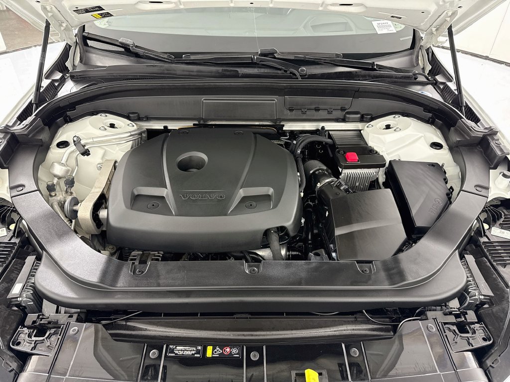 Used 2021 Volvo XC60 T5 Momentum w/ Protection Package Premier FWD image 29