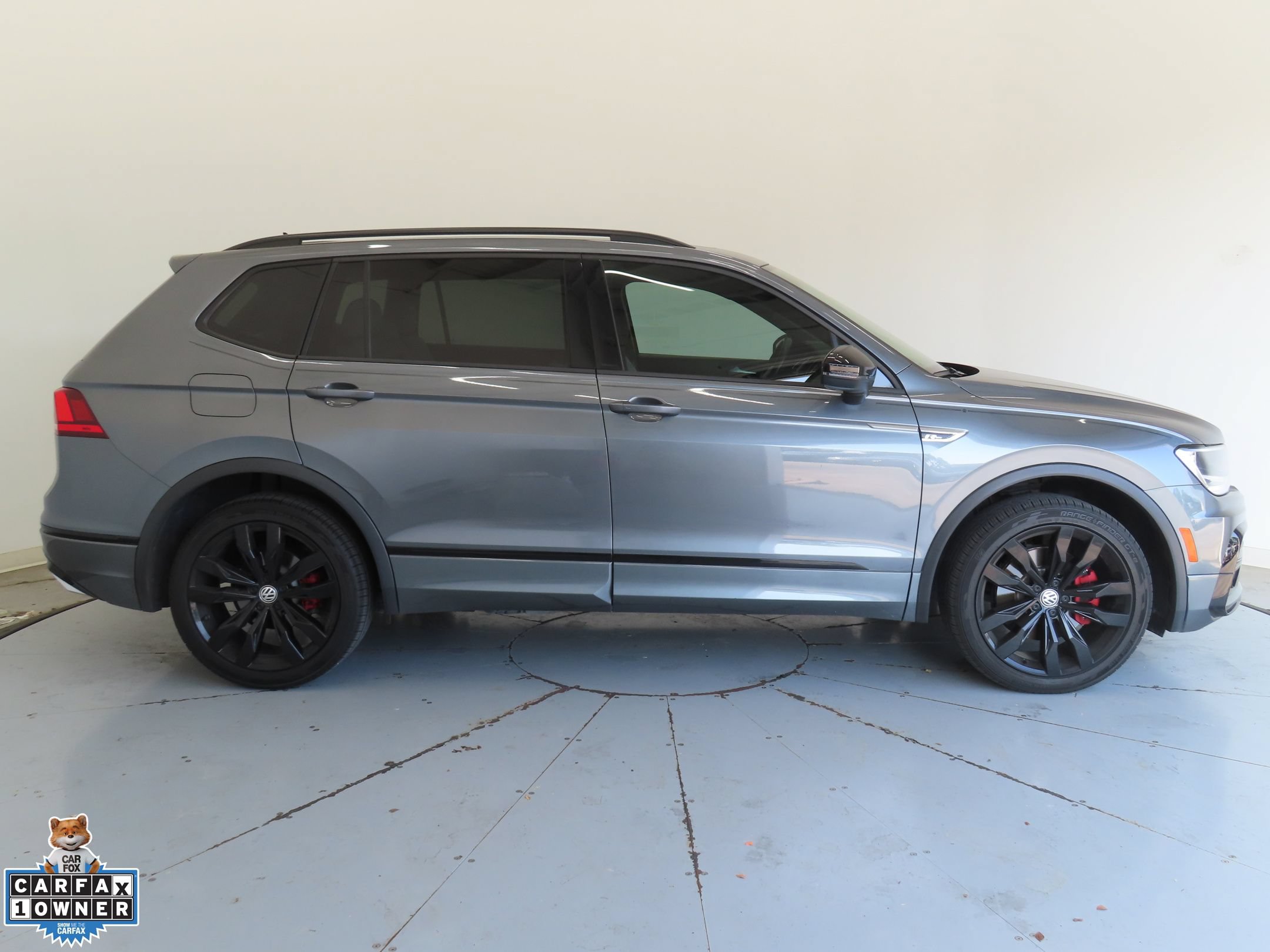 Used 2021 Volkswagen Tiguan SE R-Line FWD image 2