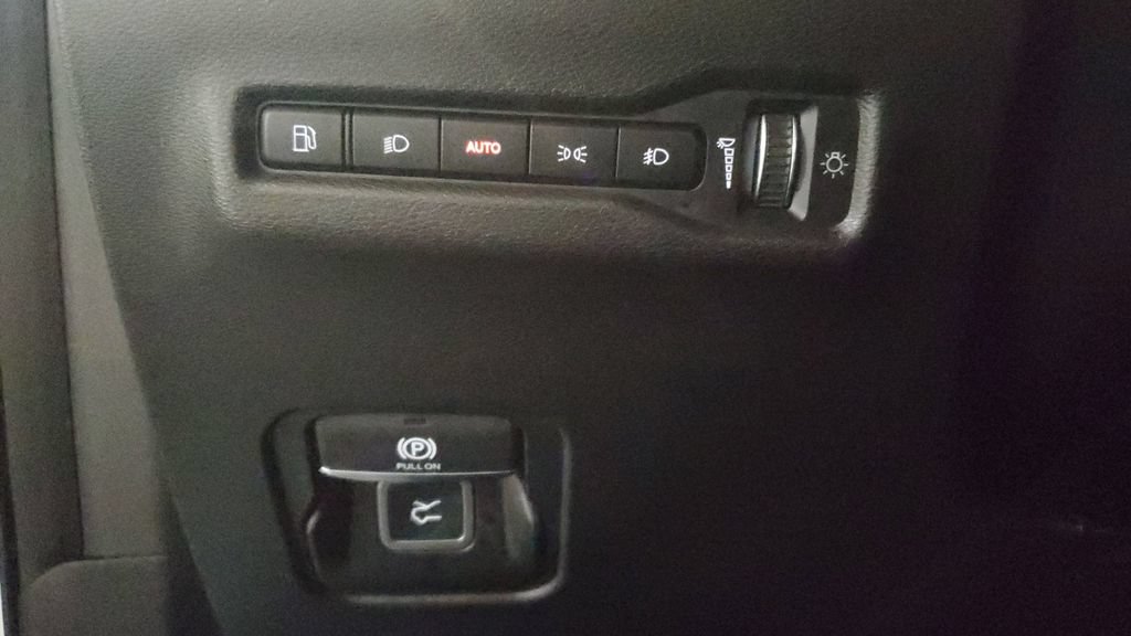 Used 2026 Jeep Cherokee Limited AWD/4WD image 26