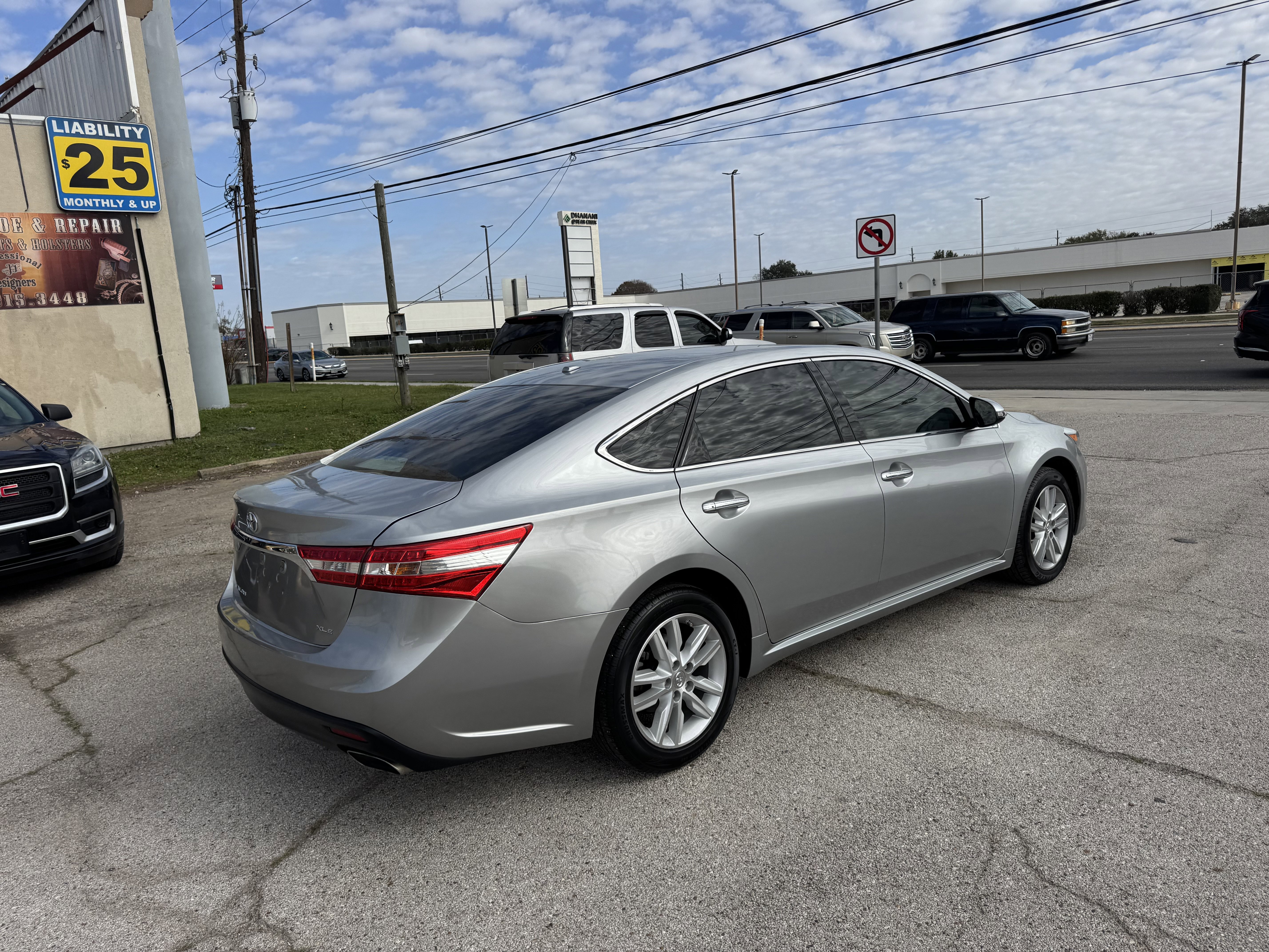 Used 2015 Toyota Avalon XLE FWD image 6