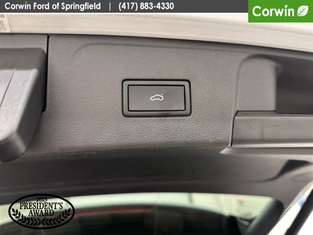 Used 2024 Volkswagen Atlas SEL Premium R-Line image 16