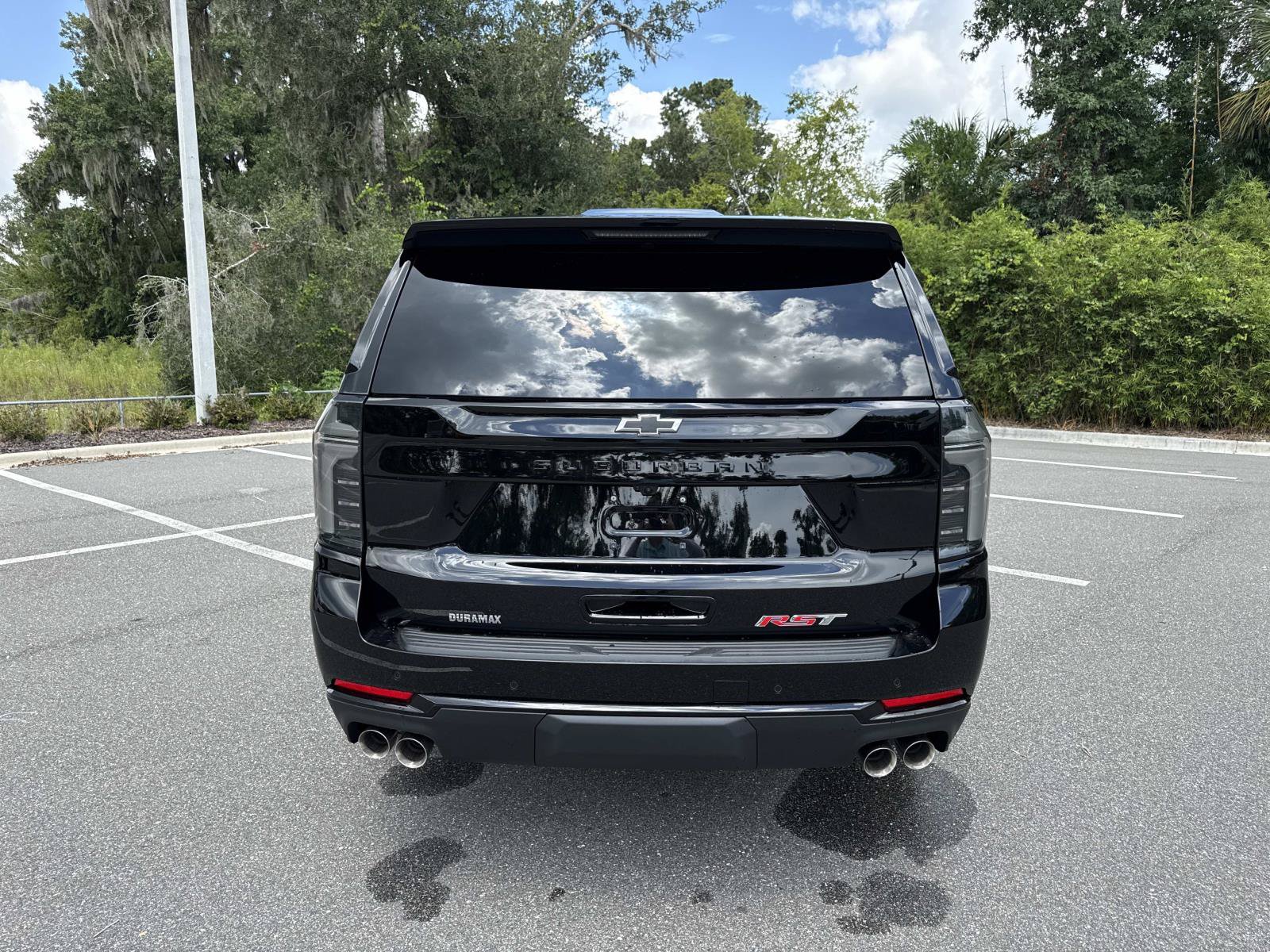 New 2026 Chevrolet Suburban RST w/ RST Capability Package AWD/4WD image 4