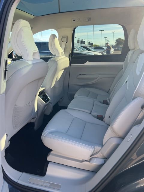New 2025 Volvo EX90 Plus w/ Protection Package Premier image 22