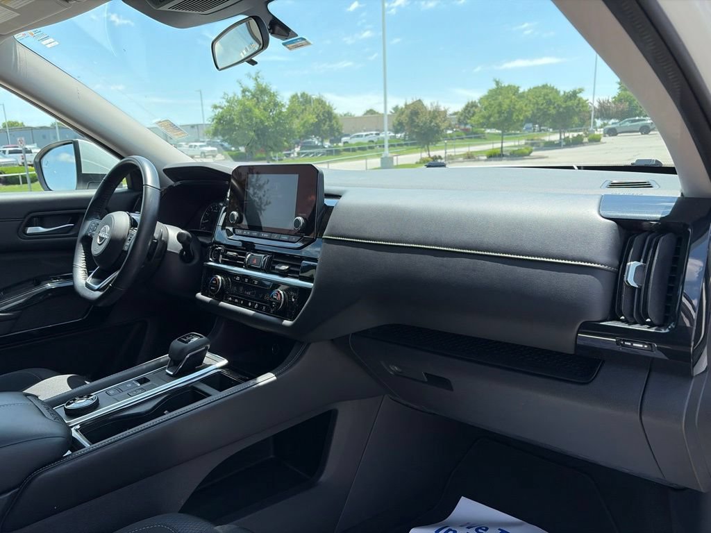 Used 2022 Nissan Pathfinder SV AWD/4WD image 28