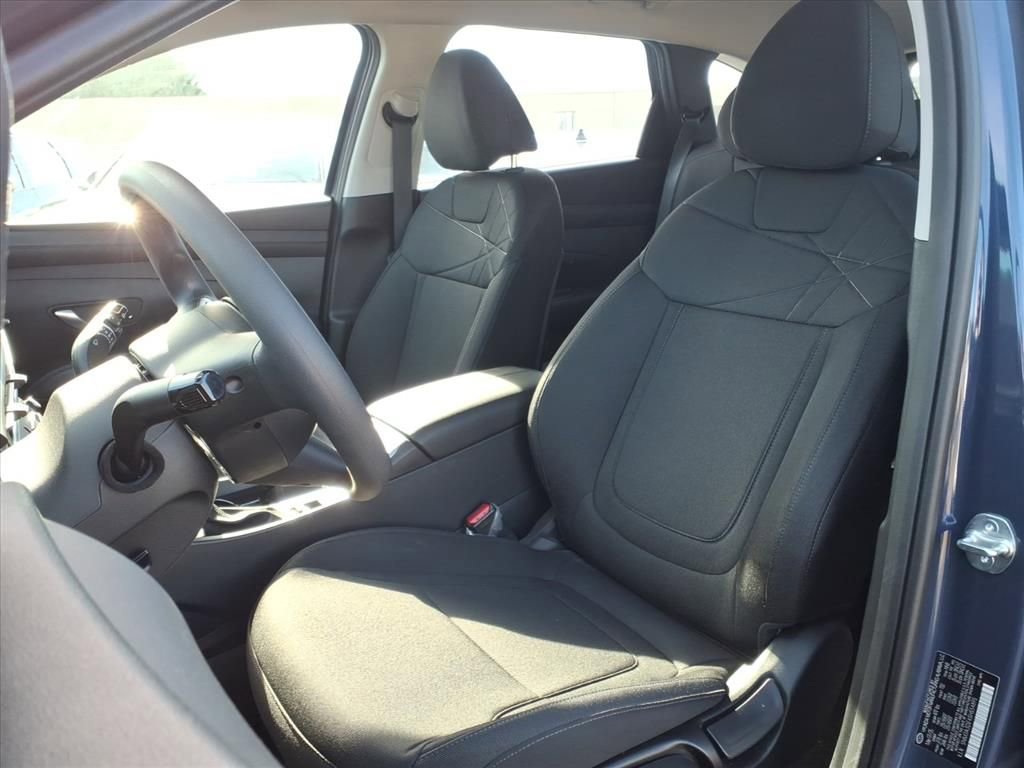 Used 2025 Hyundai Tucson SE image 3