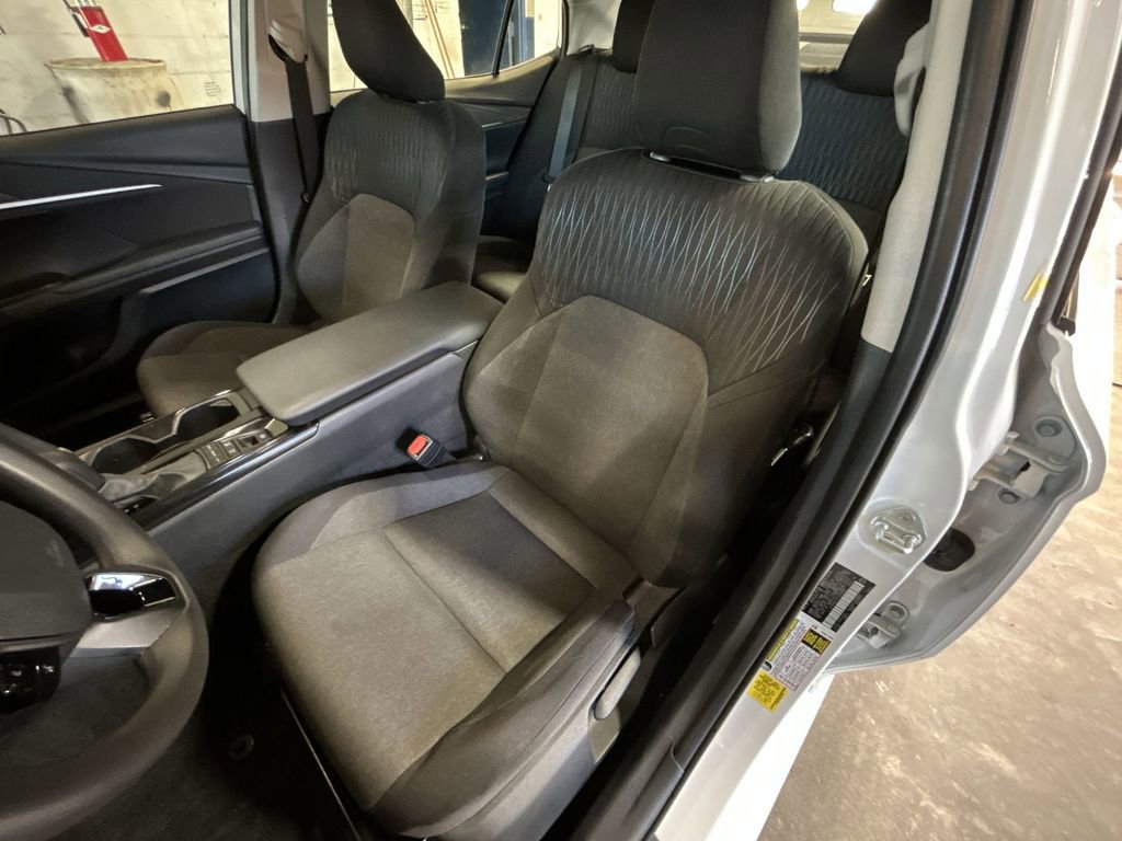 Used 2025 Toyota Camry LE image 11
