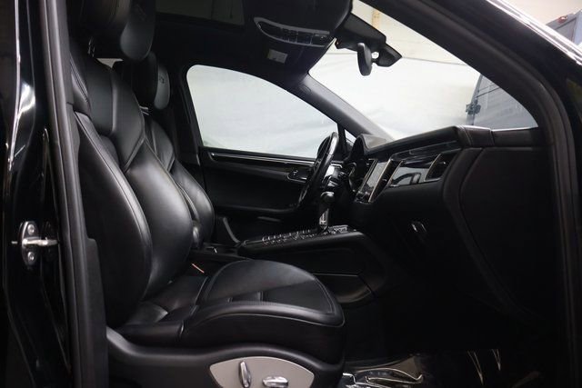 Used 2018 Porsche Macan GTS w/ Premium Package Plus image 10