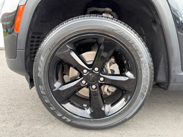 Used 2023 Jeep Grand Cherokee Altitude AWD/4WD image 32