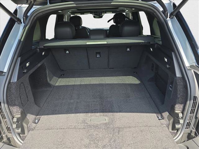 New 2025 Land Rover Range Rover SE image 12