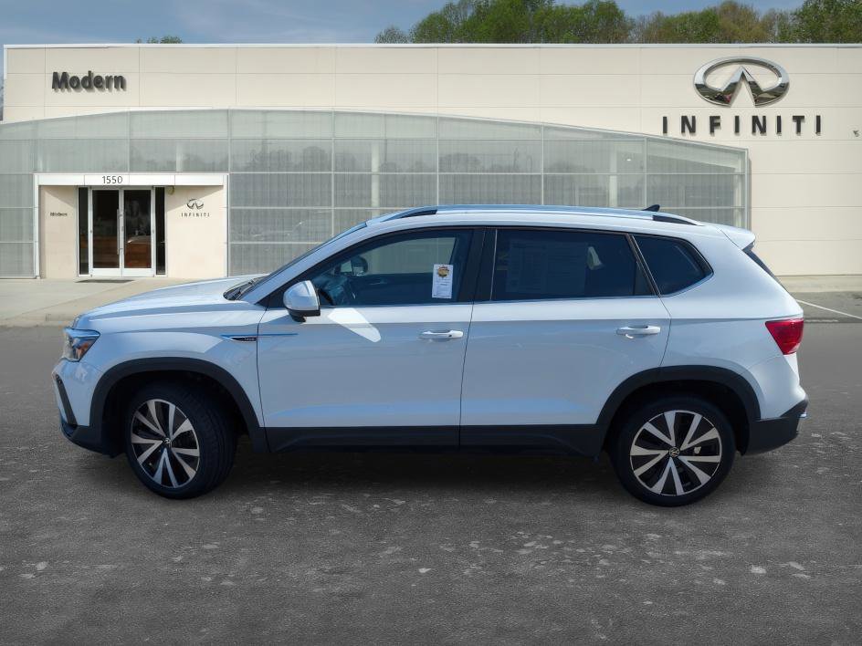 Used 2024 Volkswagen Taos SE image 6