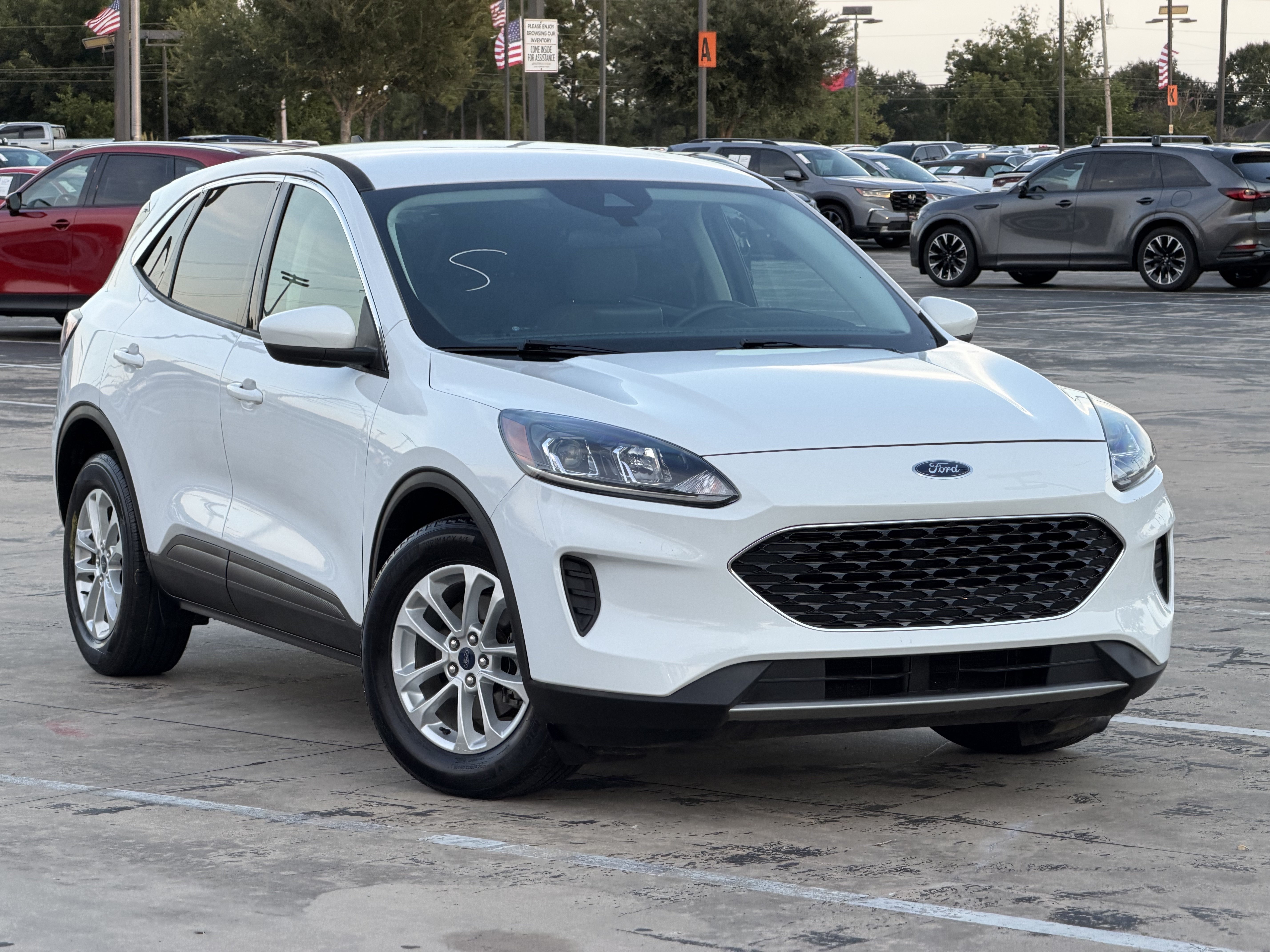 Used 2021 Ford Escape SE FWD image 3