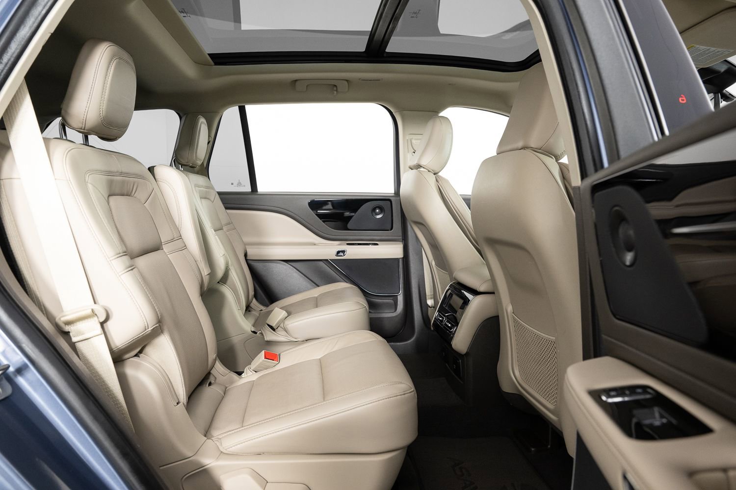 Used 2021 Lincoln Aviator Reserve w/ Class IV Trailer Tow Package image 25