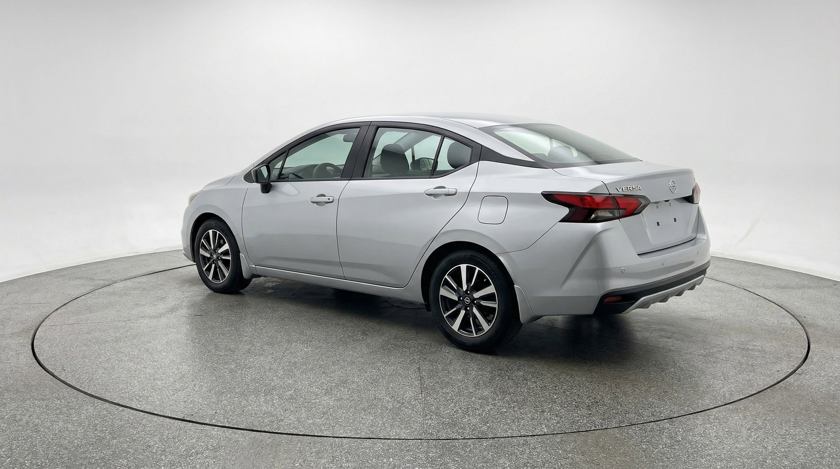 Used 2025 Nissan Versa SV image 6