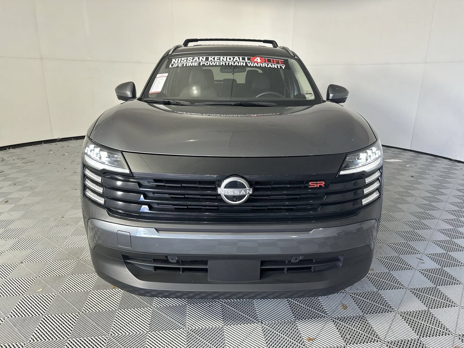 Certified 2025 Nissan Kicks SR FWD image 3