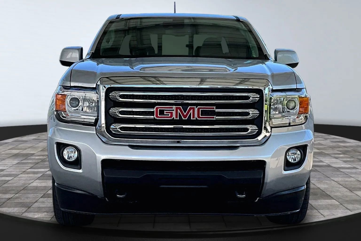 Used 2018 GMC Canyon SLE w/ SLE Convenience Package AWD/4WD image 2