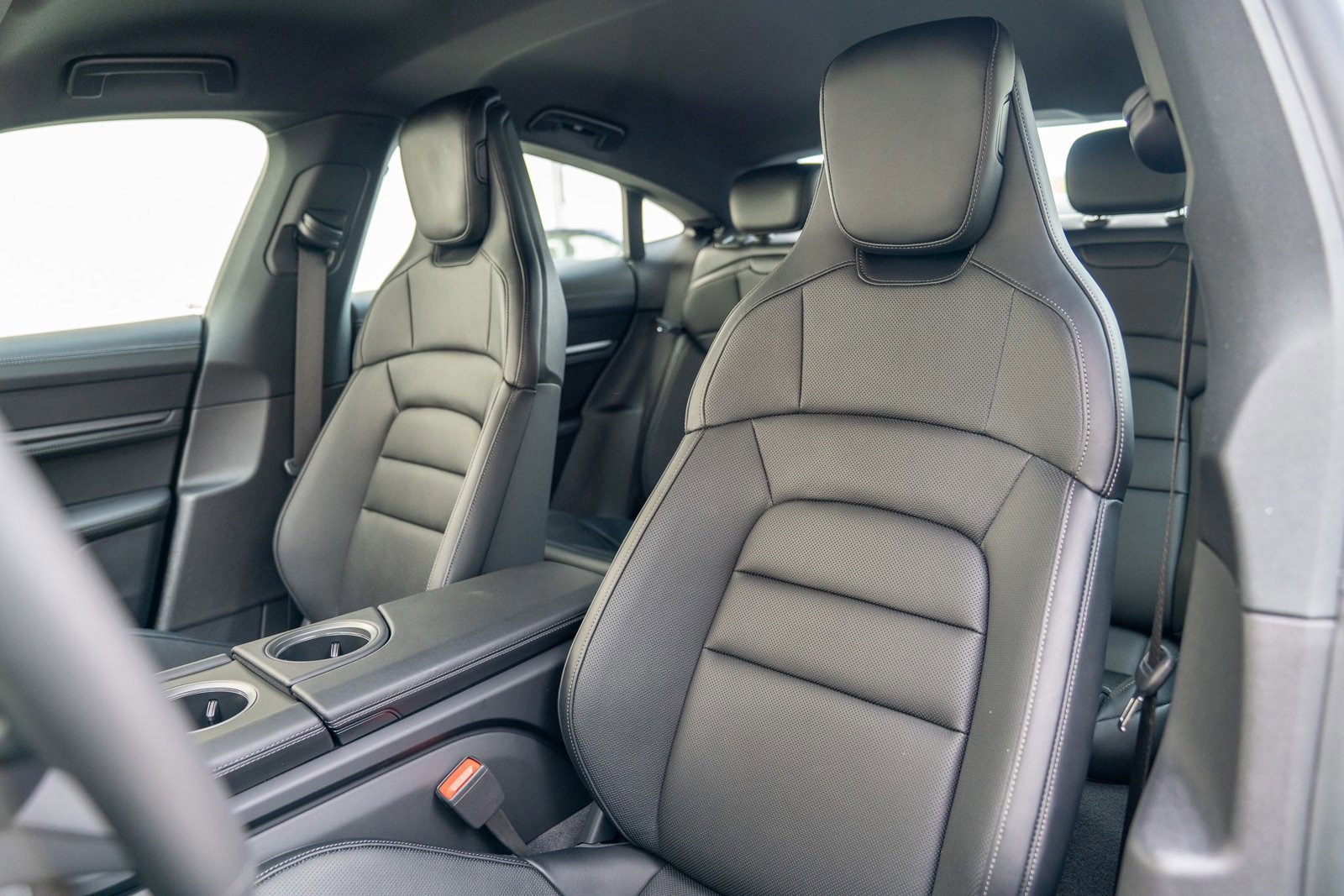 Certified 2025 Porsche Taycan AWD/4WD image 5