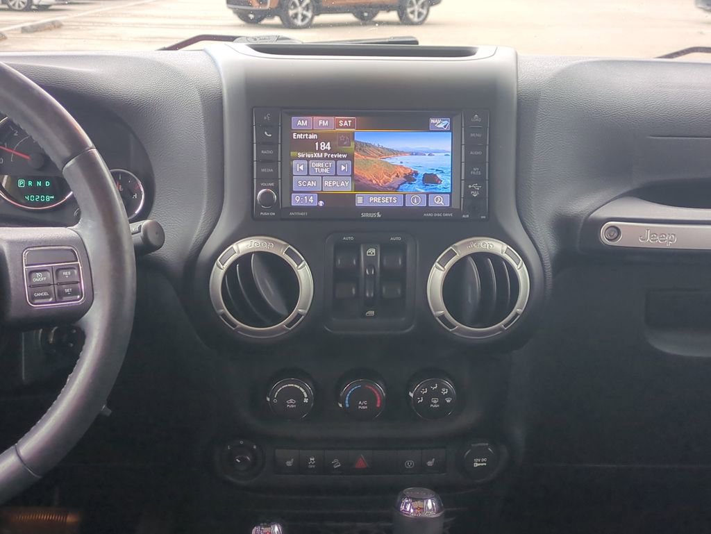 Used 2017 Jeep Wrangler Unlimited Sahara w/ Connectivity Group AWD/4WD image 19