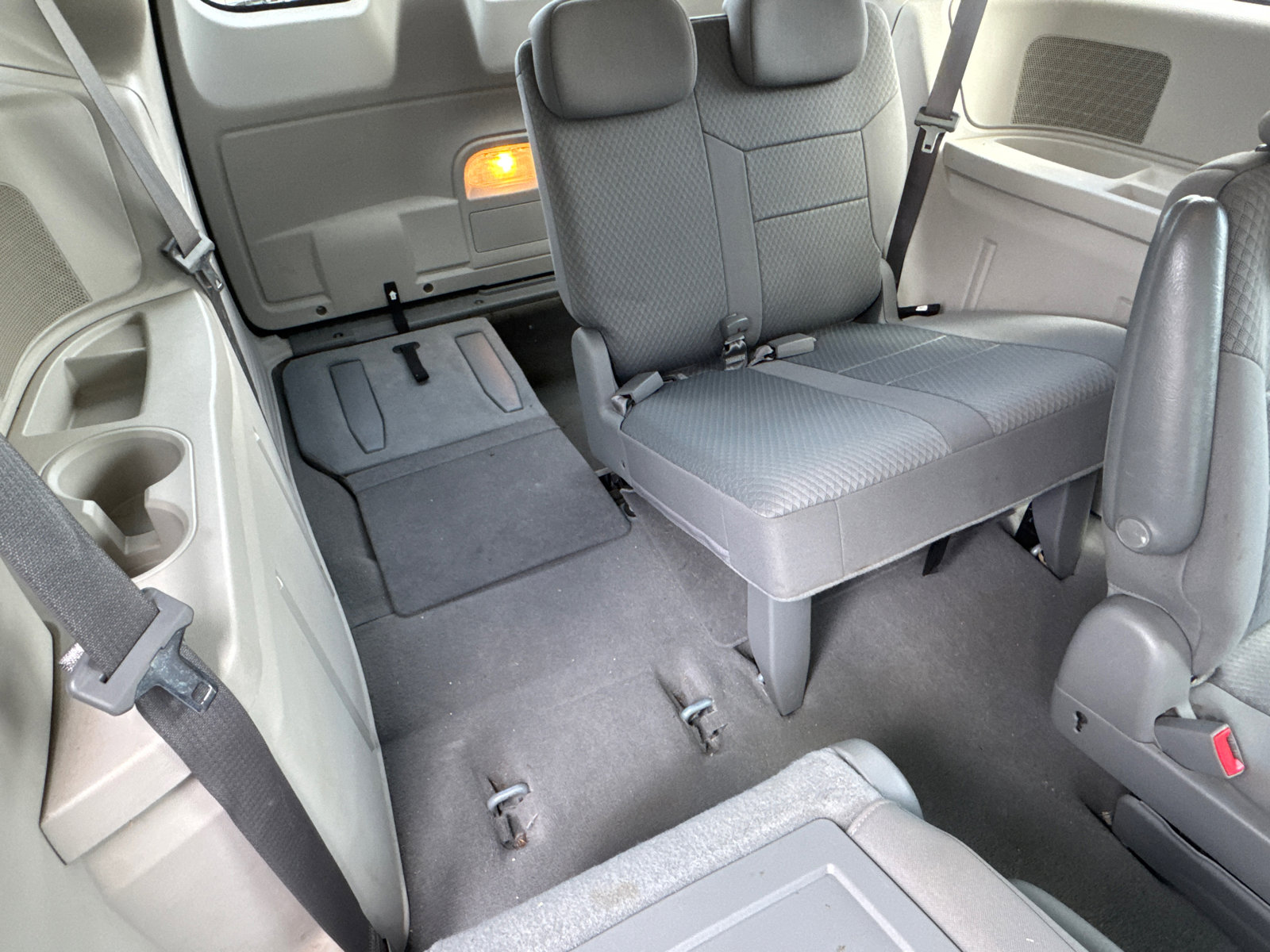 Used 2010 Chrysler Town & Country LX image 15