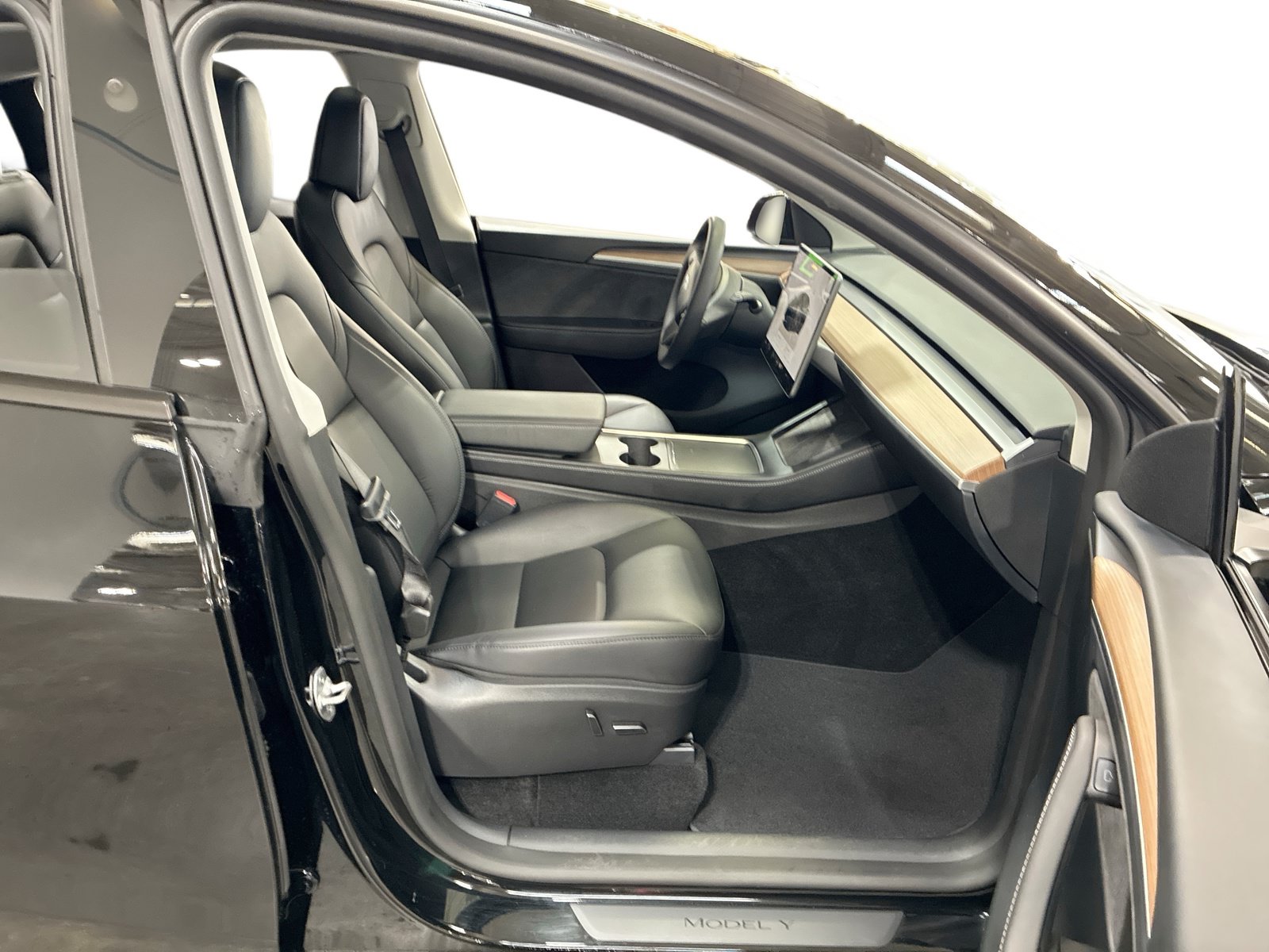 Certified 2023 Tesla Model Y Long Range AWD/4WD image 13