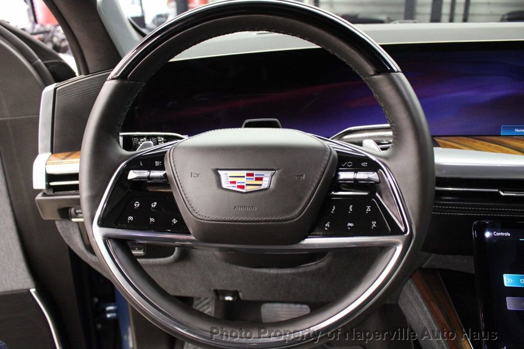 Used 2025 Cadillac Escalade ESV Sport Platinum w/ LPO, ONYX Package image 17