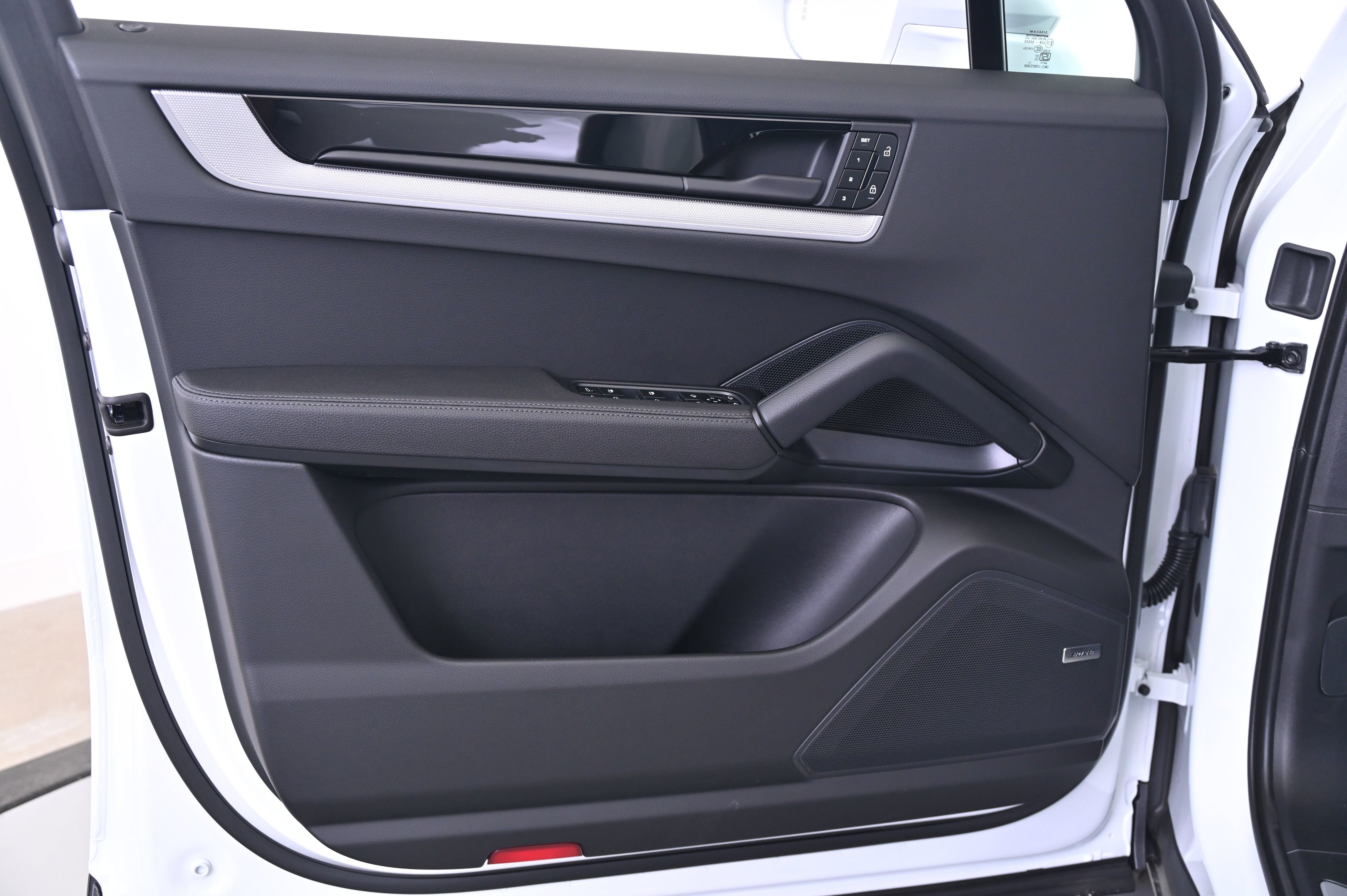 Certified 2025 Porsche Cayenne image 35