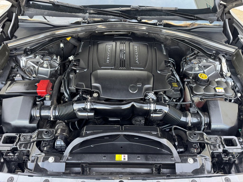 Used 2017 Jaguar F-PACE R-Sport image 36