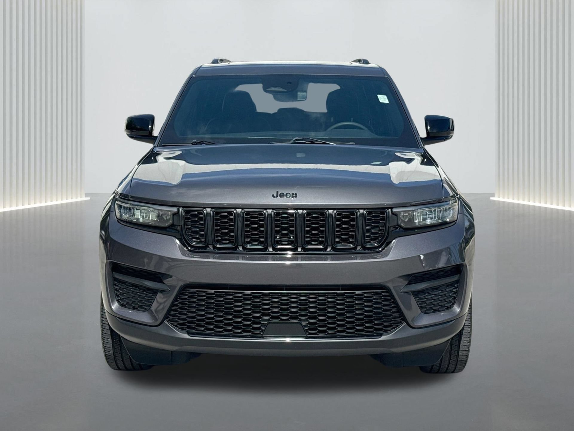 Used 2024 Jeep Grand Cherokee Altitude AWD/4WD image 8